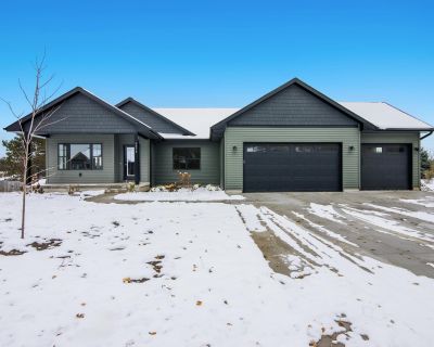 4 Bedroom 3BA 2600 ft Single Family House For Sale in Traverse City, MI