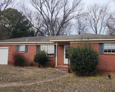 3 Bedroom 1.5BA 1020 ft Pet-Friendly Apartment For Rent in Huntsville, AL