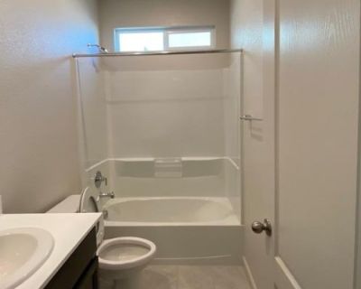 Private room with shared bathroom in House with , Manteca , CA 95337