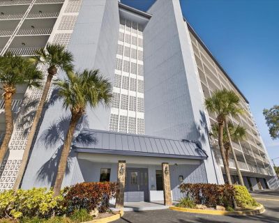 1 Bedroom 1BA 806 ft Condo For Sale in New Port Richey, FL