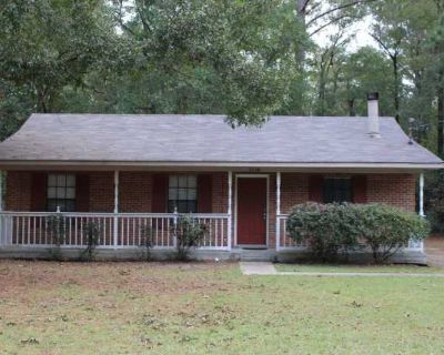 3 Bedroom 2BA 1080 ft Pet-Friendly Apartment For Rent in Millbrook, AL