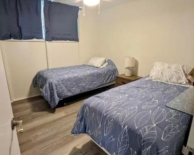 Available on: january 1. Furnished. Internet included * LGBTQ+ friendly * Students welcome. Beautiful oasis in Kapahulu area. Short drive to Waikiki or downtown as you re going against traffic during rush hour times. Super great areas to walk to and enjoy the scenery around this side. All utilities are included in the rent. Community grilling and pool area right outside the front door. Quiet co...