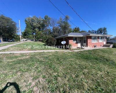 2427 Welbeck Rd. 2 bedroom, 1 bathroom duplex has spacious living room with eat in kitchen. Large basement great for storage and washer/dryer hook ups. Residents responsible for all utilities, lawn care and snow removal. You can schedule a showing and/or fill out application via our website at topshelfiowa.com. When applying make sure to upload all proof of income and a photo ID, if you do not ...