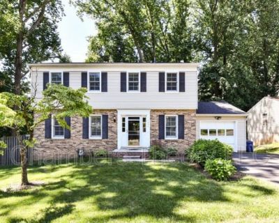 5 Bedroom 4BA 2900 ft Pet-Friendly House For Rent in Idylwood, VA