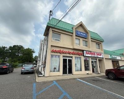 900 ft Commercial Property For Rent in East Northport, NY
