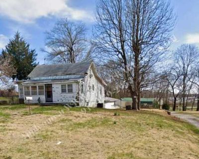 3 Bedroom 3BA 1802 ft Pet-Friendly Apartment For Rent in Independence, MO