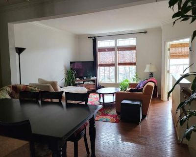 Private room with shared bathroom in a Townhouse with 3 roomies