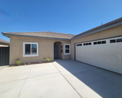 3 Bedroom 2BA 1243 ft Apartment For Rent in Bakersfield, CA