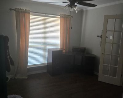 Private room with own bathroom in a House with 1 roomie, Carrollton, TX 75006