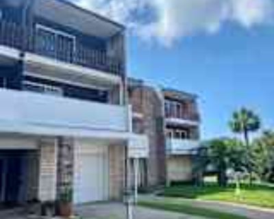 2 Bedroom 2BA 1136 ft² House For Rent in Galveston, TX 702 N Holiday Dr unit 3