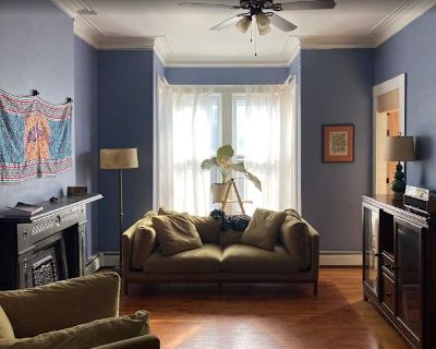 Available on: now. Unfurnished. Parking available * LGBTQ+ friendly * Children friendly * Students welcome * 40+ years welcome. large 2-story apartment in the Hillside North neighborhood of Troy. you will have not one but TWO private rooms with 10ft ceilings and hardwood floors one longer room (20ftx7.5ft) + one smaller room (7ftx8ft). plus shared eat-in kitchen with pantry, two large living ro...