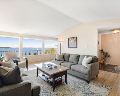 5 Bedroom 3.5BA Pet-Friendly House Vacation Rental in Eagle Eye Retreat, Camano Island,...