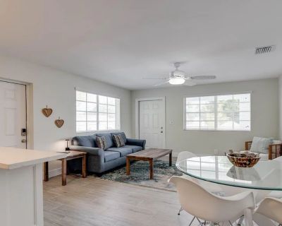 Lease term: Month to Month. $1550/month 1/2 Month Security Deposit. Furnished Rental. Fully renovated Old Town CBS luxury condo on Solares Hill, the citys highest point. Nestled on Galveston Lane, it provides serenity along with central location allowing you to walk to everything in Old Town. Bill Butler Park is a mere stroll away, complemented by the finest Old Town restaurants and galleries a...