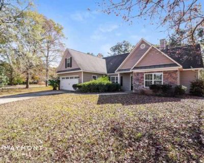 3 Bedroom 2BA 1882 ft Pet-Friendly Apartment For Rent in Moreland, GA