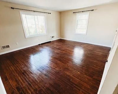 Minimum stay: 1 month. Deposit: 950. Bills included. Age preference: 18 - 70. Available for students. Two bedrooms would be going for rent out of this beautiful three bedroom house. The house has a lovely kitchen, beautiful bedrooms/bathrooms and a friendly neighbourhood. Pet's are also allowed.