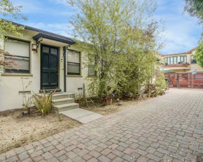 7 Bedroom 2980 ft Office Space For Sale in Culver City, CA