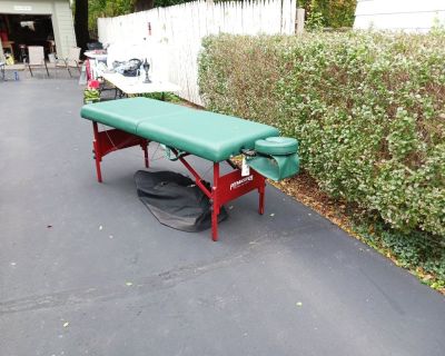 Massage table Lakeview