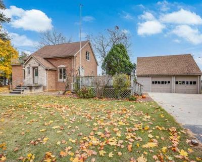 3 Bedroom 2BA 1342 ft Single Family Home For Sale in MANITOWOC, WI