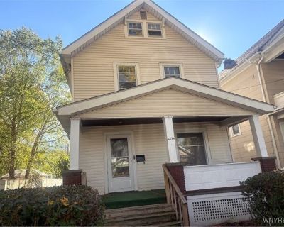 2239 Willow Ave. Hard to find gem. Three bedroom home. Tons of woodwork and hardwood floors throughout. Charm and character fill this home with endless possibilities. Two car garage and large lot. Available 12/1. First and security.. 3 Bedroom. 1 Bathroom. 1260 ft