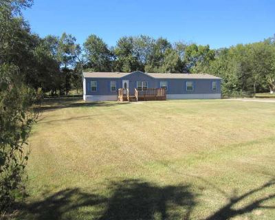 4 Bedroom 2BA 2016 ft Pet-Friendly Apartment For Rent in Henderson County, TX