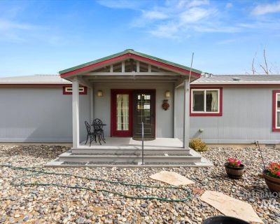 3 Bedroom 2BA 1800 ft Single Family House For Sale in Parma, ID