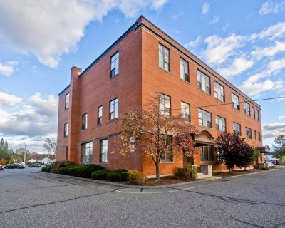 2 Bedroom 1BA 794 ft Condo For Sale in Chicopee, MA
