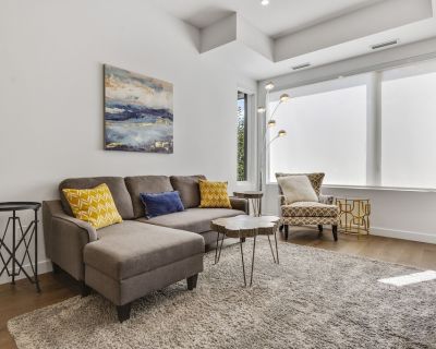 3 beds 2 bath townhome vacation rental in Calgary, AB