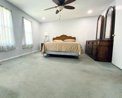 Pet friendly $850 per month room to rent in Unionville