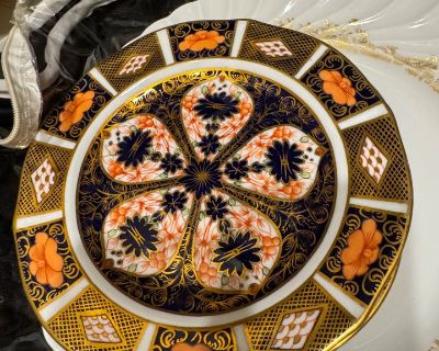 Dinner Plates 10 5/8" All plates in excellent like new condition.. To be added