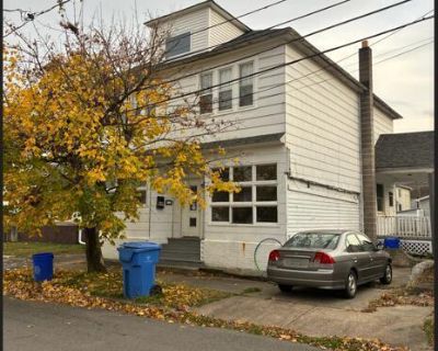 2 Bedroom 1BA 844 ft Single Family House For Rent in Hanover Township, PA