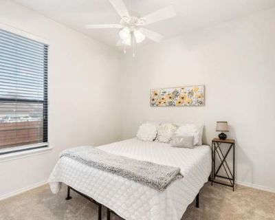 Marissa (Has a House) on iROOMit. Room in the 3 Bedroom 2BA House For Rent...