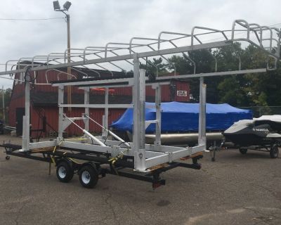Hewitt Hydraulic Boat Lift model 4400 with Canopy