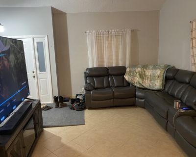 Close to the beach and downtown! (Has a House). Room in the 1 Bedroom 1BA House For Rent