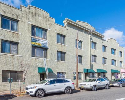 MOVE-IN SPECIAL
PROPERTY HIGHLIGHTS:

Quiet and calm neighborhood

24 hour monitored security cameras

Close proximity to local schools

APARTMENT HIGHLIGHTS:

Newly renovated

Beautiful spacious bedroom

Kitchen

Beautiful floors

Closet Space

Cable ready

COMMUTE:

Easy commute to NYC

Conveniently located to nearby public transportation


APPLICATION REQUIREMENTS:

Must be working for minim...