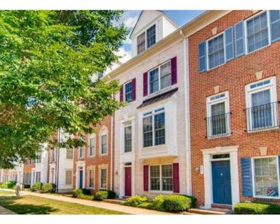 Private room with own bathroom in a Townhouse with 1 roomie, Baltimore, MD 21230