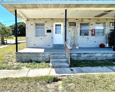 3706 N Scenic Hwy # 7. Lake Wales--Starr Lake--Lakefront 1-Bedroom apartment with Stunning Lake Views!!!! Relax and unwind in this charming 1-bedroom, 1-bath home featuring tile floors, updated bathroom, fresh interior paint, range, refrigerator, microwave, covered front porch with views of Starr Lake. Experience peaceful living with unbeatable scenery...Call Today to schedule a private tour!!!...