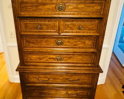 Pickup is on Saturday from 9 a.m. - 11 a.m. The address is given out on Friday night. Please bring bags, packing material, tools, and moving help if you need it. We are not a moving company, and we cannot help carry large items. If you cannot move this item yourself or arrange for additional help, please do not buy it.