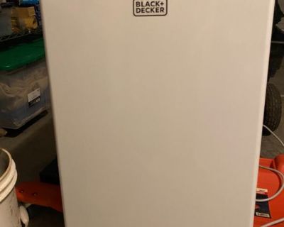 Black and decker mini fridge with freezer - appliances - by owner - sale -  craigslist