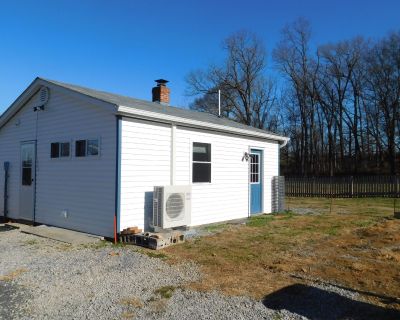 1 Bedroom 1BA House For Rent in Berryville, VA