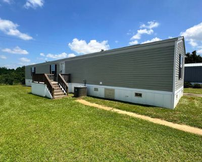 1024 Hunters Mountain Pkwy. Welcome to your dream home in the heart of Hunters Mountain, here in Troy, Alabama. Built in 2022, this 1216 sq. ft. home features 3 bedrooms and 2.00 bathrooms, and is move-in ready. Submit an application today! Consider making Hunter's Mountain your home for a one-of-a-kind living experience for all ages. This community stands out with its newly renovated clubhouse...