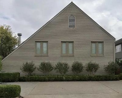 1 Bedroom 1.5BA 1376 ft Pet-Friendly Apartment For Rent in Tulsa, OK