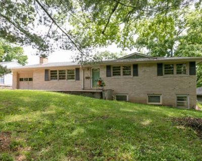 4 Bedroom 3BA 2648 ft Single Family Home For Sale in COLUMBIA, MO