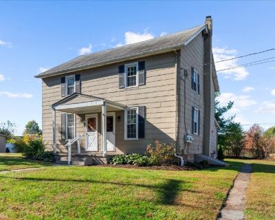 9 Hoffman Rd. This sun-drenched 2-bedroom, 1-bath duplex is freshly painted, sparkling clean ready for immediate move-in! Beautiful wood floors flow throughout the first level, while charming Pumpkin Pine adds character upstairs. The two railroad-style bedrooms offer flexibility Enjoy them as traditional bedrooms or convert one into a home office for today's work-from-home lifestyle.Convenience...