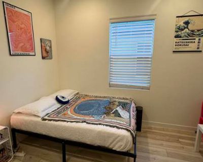1 Bedroom 2BA 3000 ft Townhouse For Rent in Santa Clarita, CA