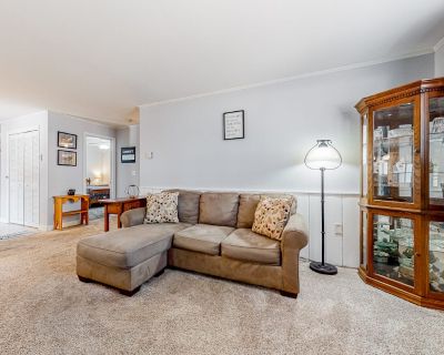 2 Bedroom 1BA Condo Vacation Rental in Downtown Beauty - Unit 1, Conway, NH