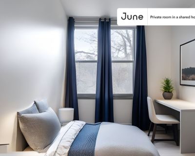 Queen bedroom in 4 bed/2 bath home in Astoria  #979 C (Has a Condo) on...