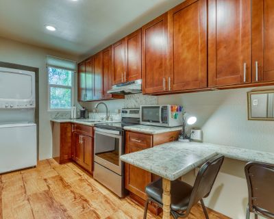 2 Bedroom 1.5BA Condo Vacation Rental in Monsarrat Apt. C - 30-Night Minimum, Honolulu, HI