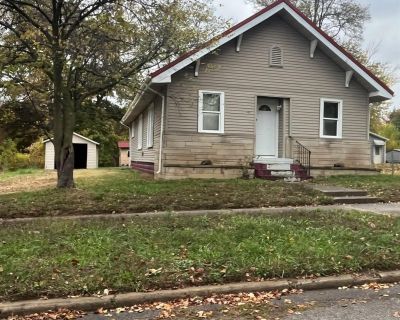 3 Bedroom 2BA 1140 ft Single Family House For Sale in Bicknell, IN