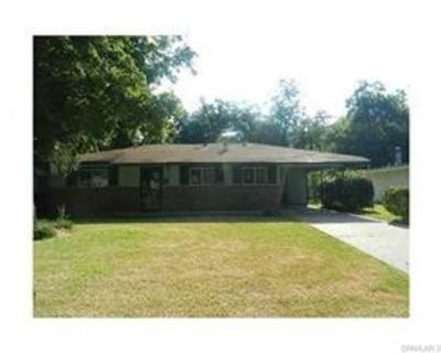 3 Bedroom 1.5BA 967 ft Pet-Friendly Apartment For Rent in Bossier City, LA