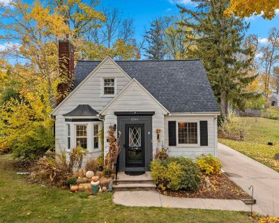 3 Bedroom 3BA 2021 ft Single Family House For Sale in Green Bay, WI